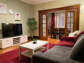2 Br/ 3 beds with free parking, wifi and much more